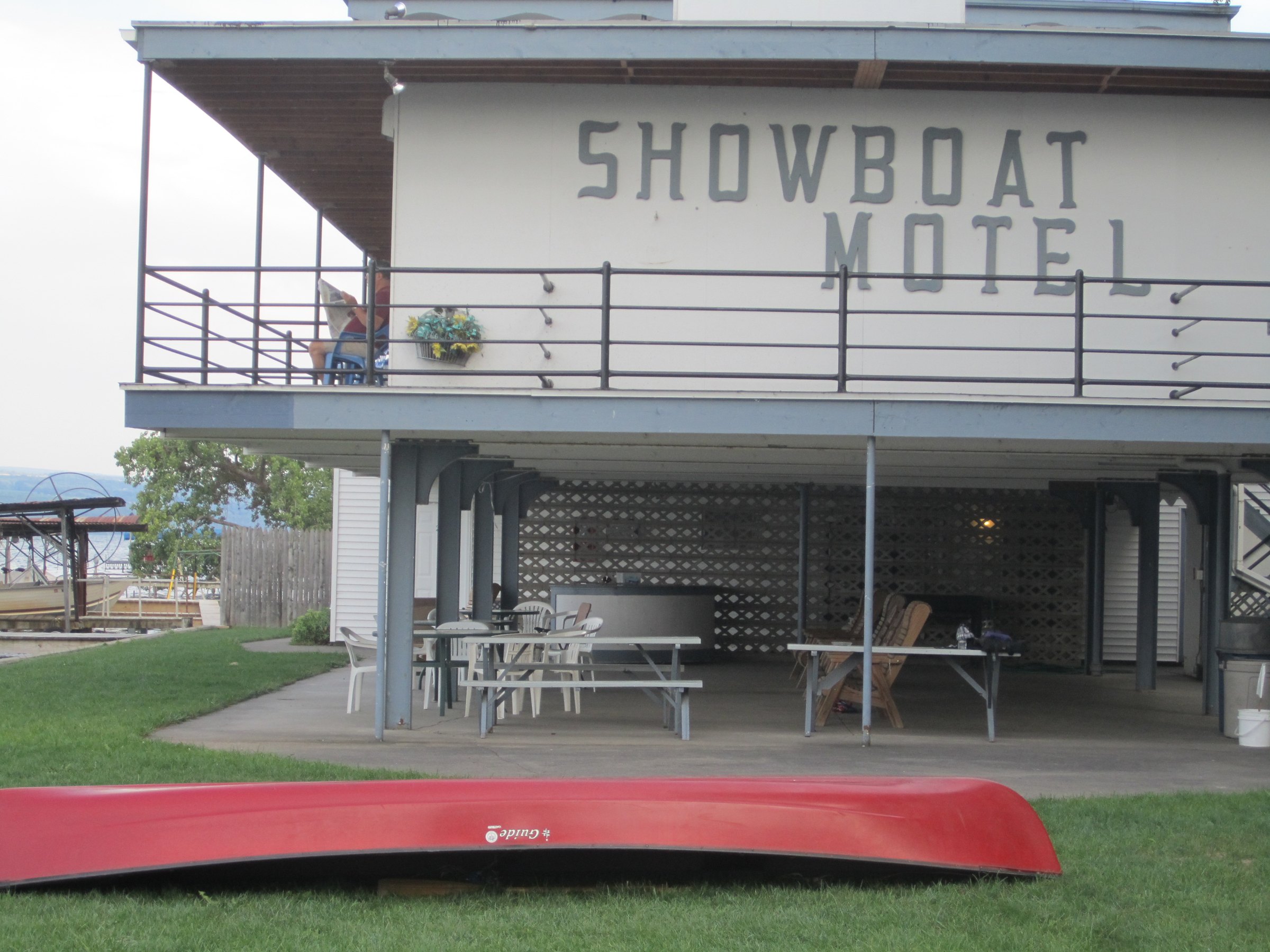 The Showboat Motel, our home beside the water for the weekend.